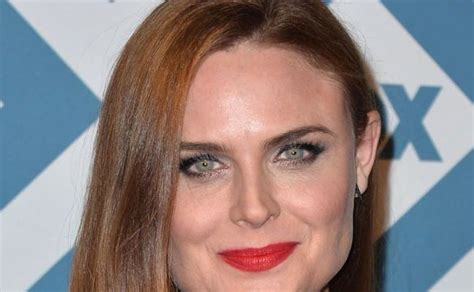 Emily Deschanel Height Weight Body Measurements Bra Size。